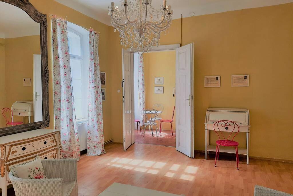 Sisi-Schloss Rudolfsvilla - Apt. Nene Und Die Abenteuerlichen Schwestern Reichenau Exteriér fotografie